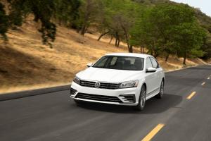Volkswagen Passat TSI R-Line 2016 года